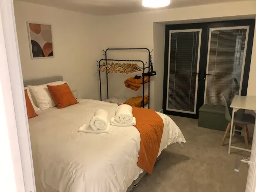 Stylish City Centre Penthouse w/ Free Parking - 2-Star