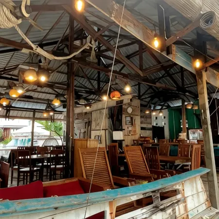 Rock and Wreck Dive Resort