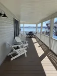 Enjoy swimming/boating in the lake, Fall Foliage, Wine trail, Skiing and Hiking - Wifi