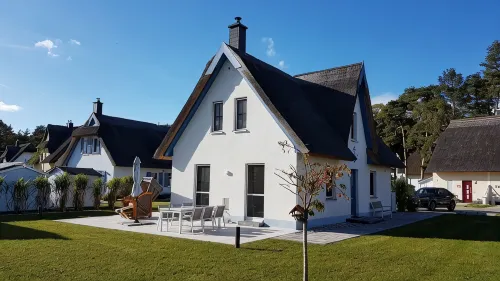 "Käptn 9a" thatched-roof villa with 105 sqm, sauna, fireplace, beach chair, double parking space - Wifi