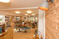 YHA Treyarnon Bay - parking