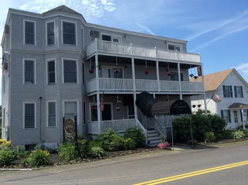 Lynwood Inn - Balcony