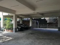 Vanlisut Hotel Ngamwongwan - parking