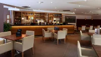 Ramada by Wyndham Telford Ironbridge - bar