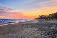 Oceanfront Seaside Stargazer+Hot Tub+Pets OK+Infinity Table+Beach Gear+4 Kings - 4-Star