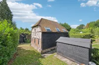 2-Bed Barn| Private Drive & Gardens - By Tempstay - 2-Star