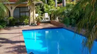 Hobson's Choice Motel - Pools