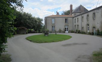 Le Manoir "Aux Douves"