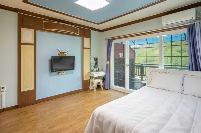 Miryang Red Dragonfly Pension Hotels near Pyochungsa