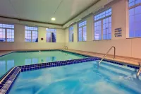 Holiday Inn Express & Suites CADILLAC by IHG - Wifi