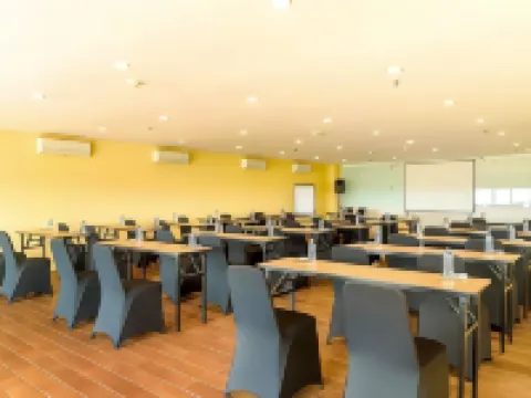 Yellow Bee Hotel - Tangerang banten Hotel di Tangerang