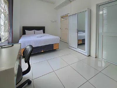 RedDoorz Syariah at Jalan Godean Hotel di Kecamatan Godean