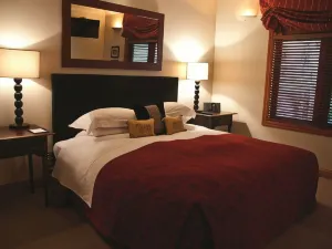 Treetops Lodge & Estate