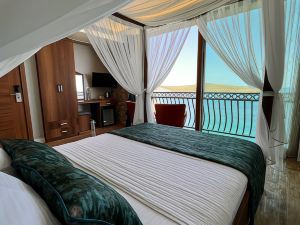 AKVARYUM BUTİK OTEL KARABURUN