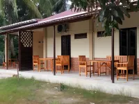 The Sepinggan Home Base - Penginapan Syariah Hotels in East Balikpapan