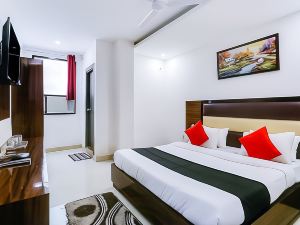 Roomshala 036 Hotel Orlov