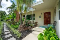 Beautifully Renovated 5 Bedroom Vero Beach 5 Home by RedAwning