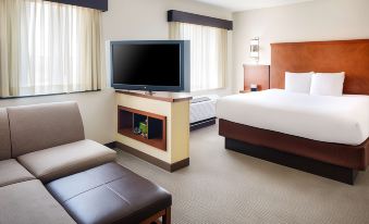 3. Hyatt Pl..