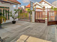 RedDoorz Syariah Near Pasar Sleko Madiun Отели в г. Мадиун