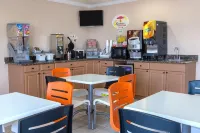 Super 8 by Wyndham Sherman - breakfast