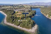 Possum Lodge Hotels in Manapouri
