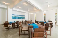 Roman Beach Hotel Hotels in Хіккадува