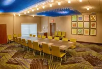 Holiday Inn Express & Suites Detroit North - Roseville Các khách sạn ở Roseville