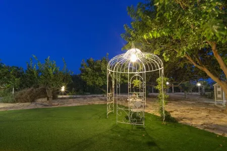 Group Villa with Direct Access to the Sea, Private Pool,Free wi-fi, Garden, BBQ Отели рядом с достопримечательностью «the Mannera Beach»