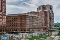 Embassy Suites by Hilton Cincinnati RiverCenter Hotels in Covington
