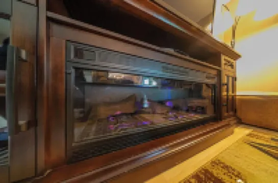 Semi-Secluded Lodge Style: King Bed, Garage, Laundry, WiFi