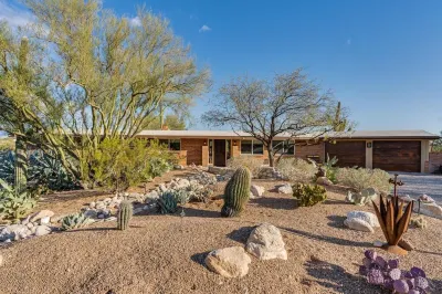 Quiet desert getaway with beautiful views and heated pool, pet-friendly Hotels near CVS