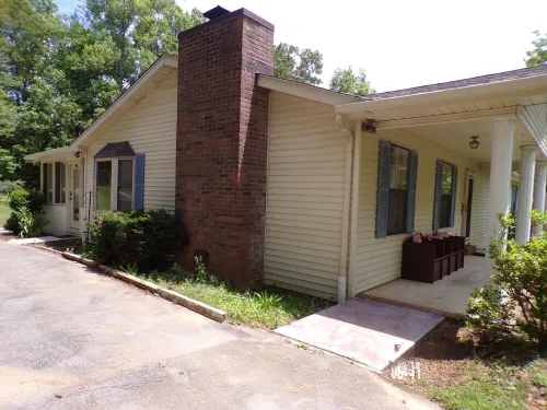 Peaceful Vintage Library Getaway near Town Hotels in Putnam County