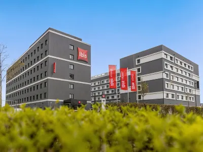 Ibis Düsseldorf Airport Hotel in zona ISS Dome