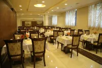 Royal Plaza by Stellar Hotels, Yerevan - فطور