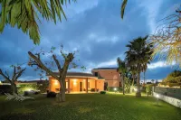 Villa Seaside - Beach Retreat with Jacuzzi