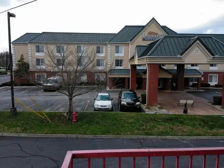 Baymont by Wyndham Clinton Отели рядом с достопримечательностью «ТУРА Клинч Ривер Аксесс»