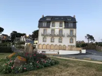 Pavillon de la Plage Hotels in Locquirec
