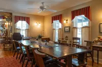 Sylvan Inn Bed & Breakfast Hotels in Glen Arbor
