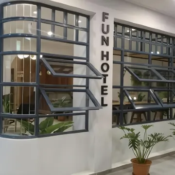 Fun Hotel Hotels near Laemcharoen Seafood