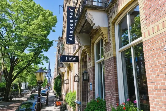 ホテル アレクサンダーの外観の様子