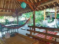 Pelangi Homestay Bungalow Gili Gede Hotels in Pelangan