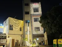 Namo Guest House Hotel berhampiran Jambatan Malviya