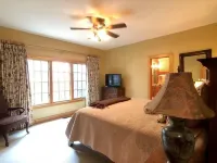 Mountain walk-in level condo!