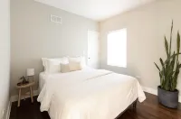 Beautiful Berwyn Bungalow Close to Downtown Chicago - 3-Star