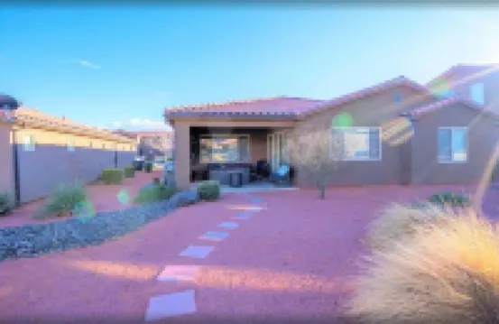 Paradise Village Home in Santa Clara * Poolside Location * Private Hot Tub * BBQ