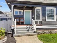 The Cushman House A: Unit A near 6th Ave UPS UW Ruston