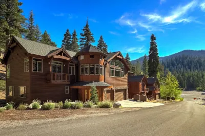 Heavenly Mountain Chalet - Skiing, Pets, Hot Tub Hotels near Heavenly Sports - Stagecoach Lodge