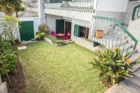 Help Yourself Hostels - Carcavelos Coast Hôtels à : Oeiras
