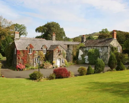 Collaven Manor Hotels in West Devon District