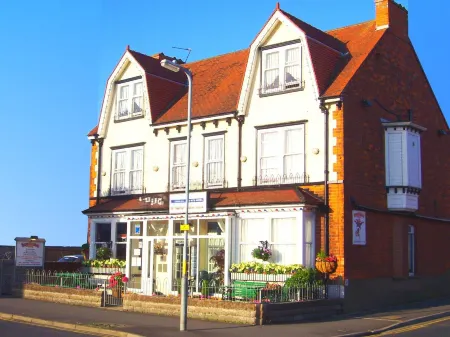 Ivydene Guest House Отели рядом с достопримечательностью «Skegness Clock Tower»